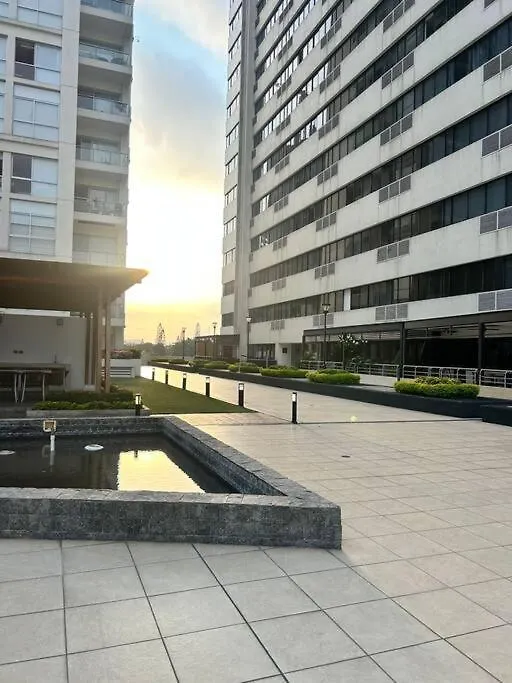 Suite Moderna Con Vista A La Ciudad Y Al Rio En Puerto Santa Ana Guayaquil